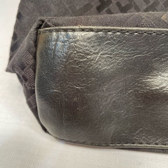 BLACK TOMMY HILFIGER TOTE BAG EUC - Picture 7 of 7